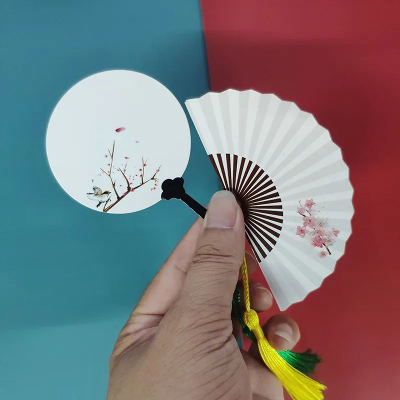 Traditional Chinese Folding Fan Craft: A Step-by-Step Guide